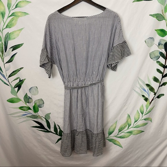 $10 CLOSET SALE❗️Andre by Unit Tie Waist Dress - Picture 4 of 5